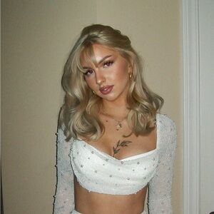 Meet your Posher, Caydance